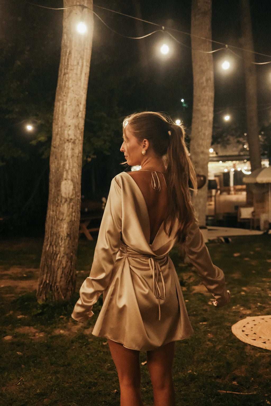 Glowelle – Gold Open-Back Mini Dress