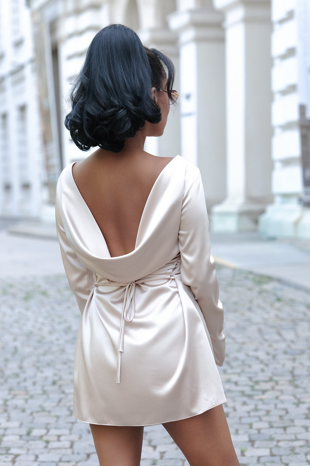 Glowelle – Gold Open-Back Mini Dress