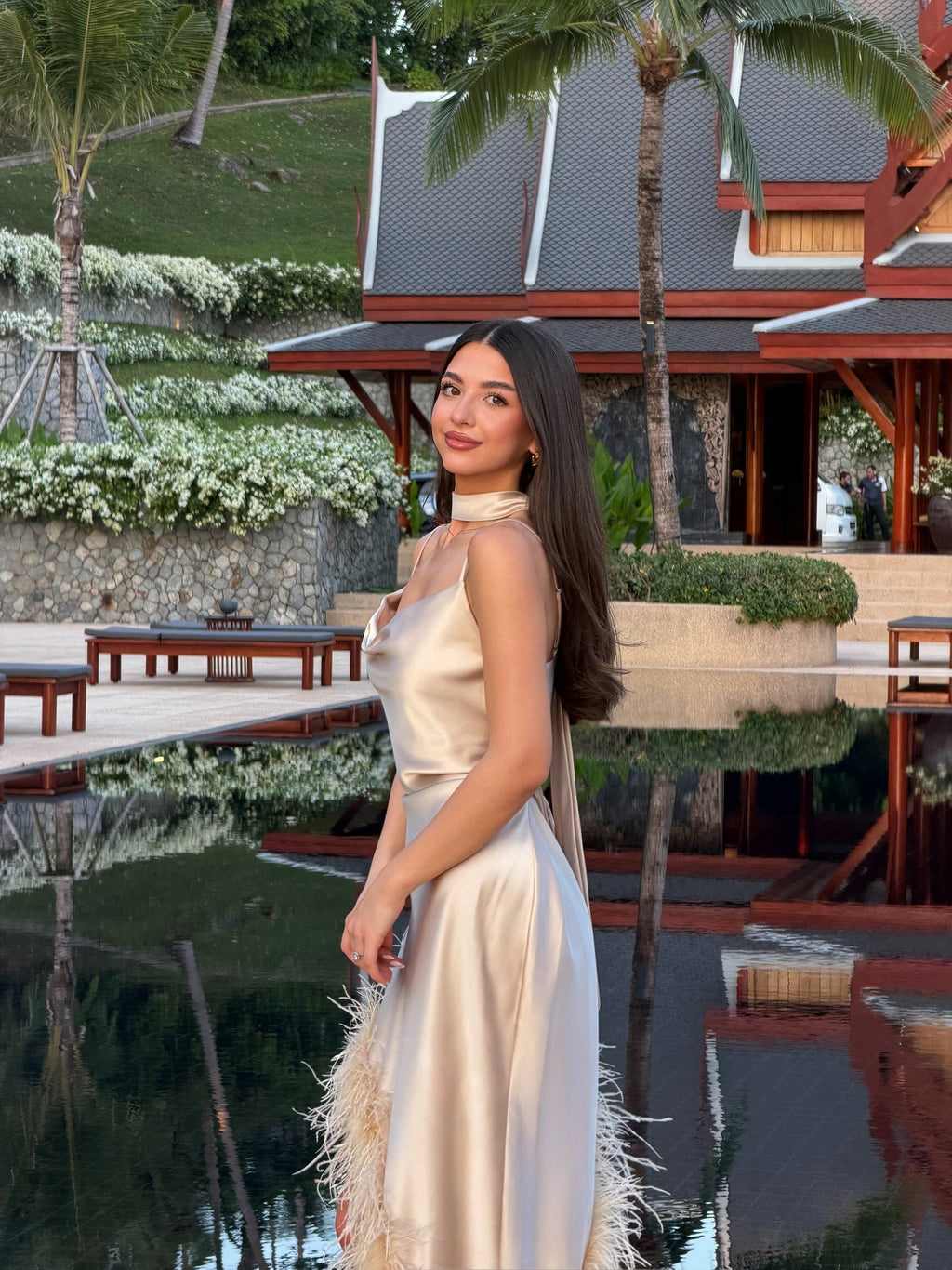 Glowin Feathers – Asymmetric Beige Dress