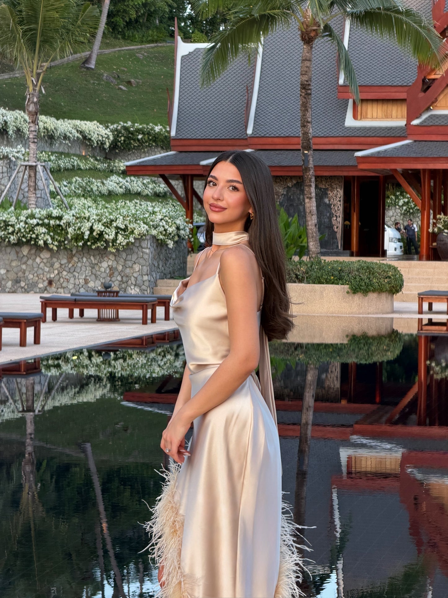 Glowin Feathers – Asymmetric Beige Dress