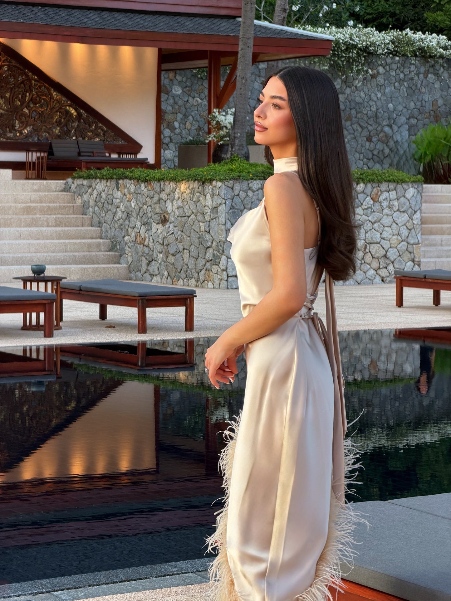 Glowin Feathers – Asymmetric Beige Dress