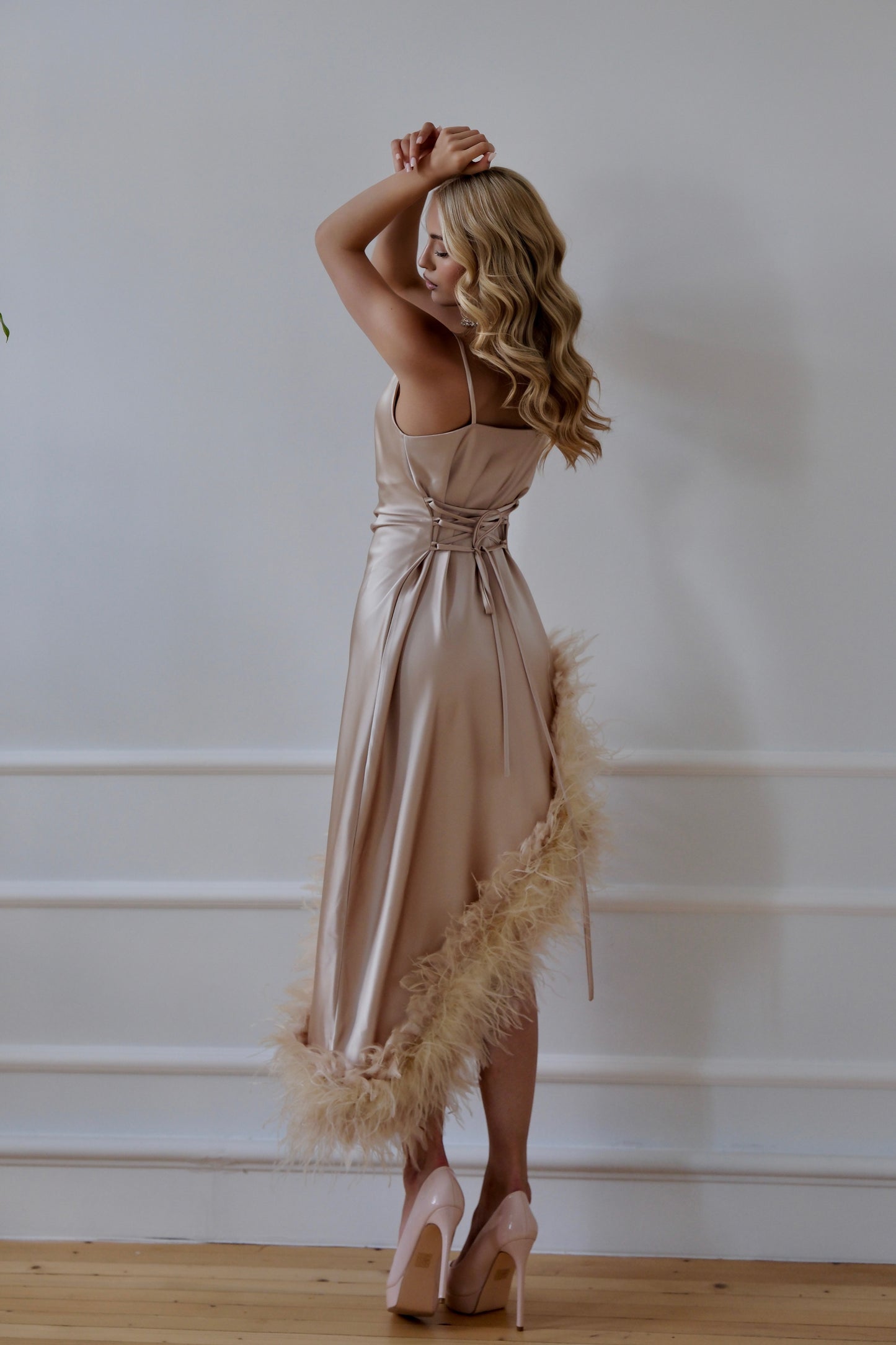 Glowin Feathers – Asymmetric Beige Dress